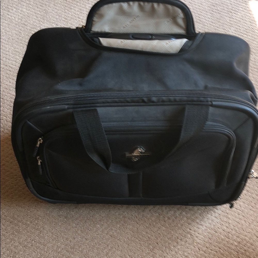Atlantis small roller bag